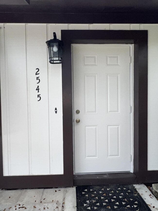 Building Photo - 2545 Conroy Dr