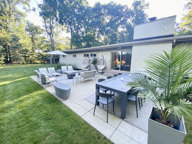 Building Photo - 921 Arden Ln