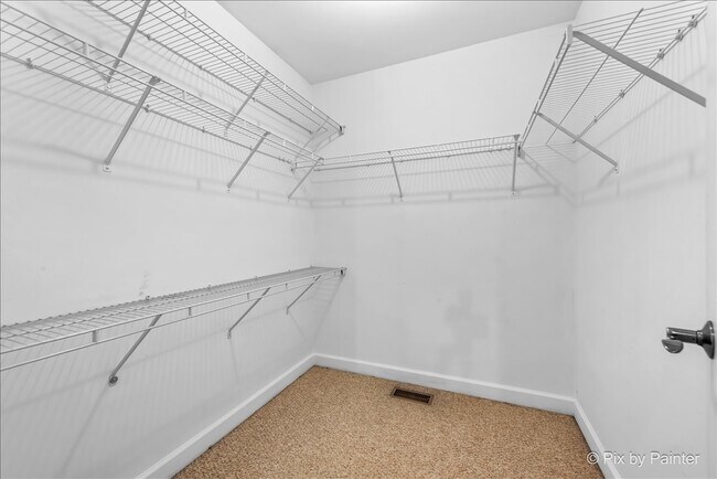 Building Photo - 1128 Bartholdi Ct