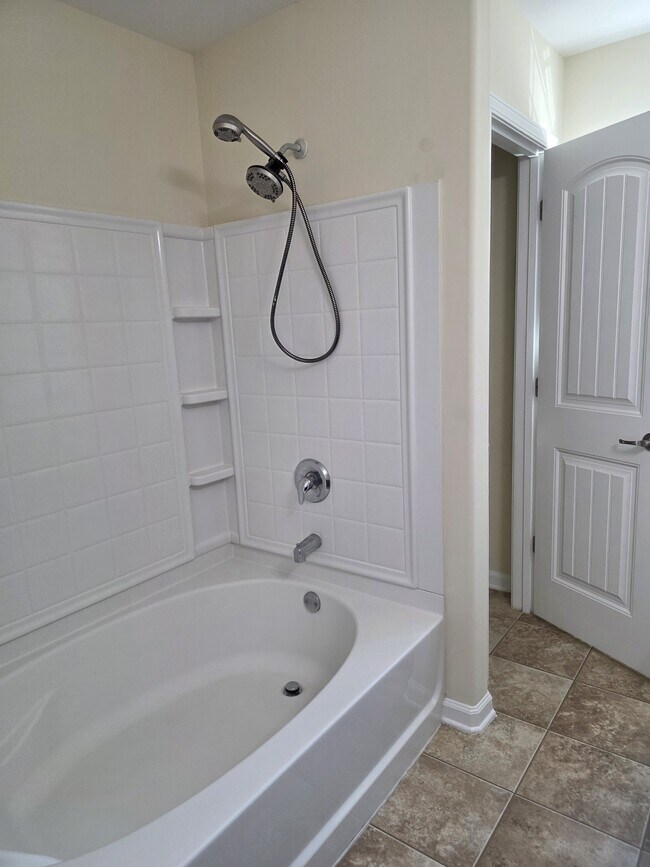 Building Photo - 159 Chapel Lake S