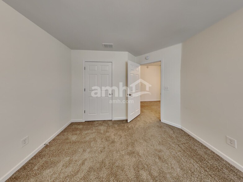 Building Photo - 1823 Madrid Falls Dr