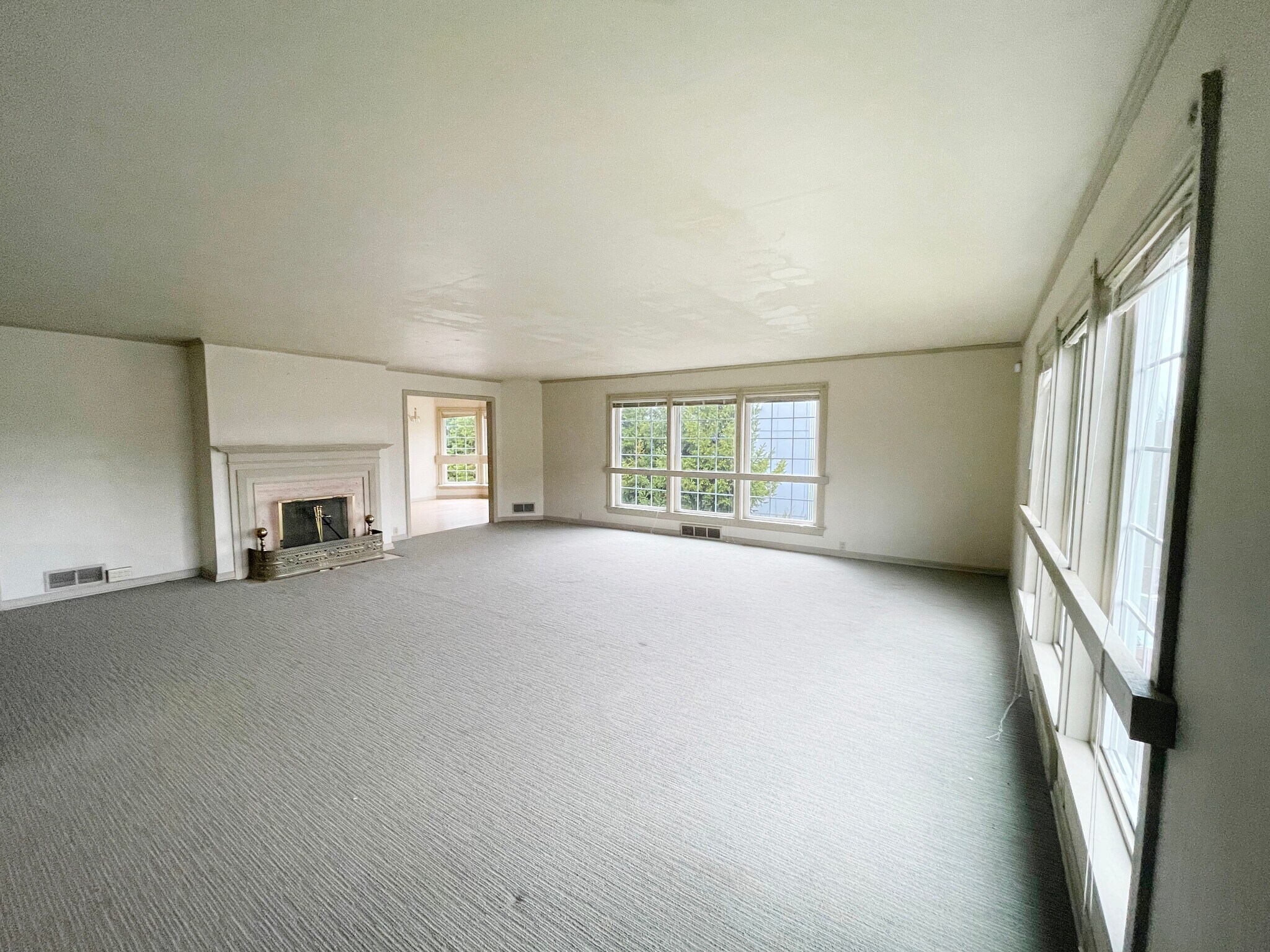 Building Photo - 905 NE C St