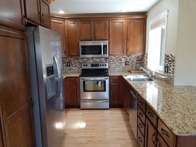 Building Photo - House For Lease