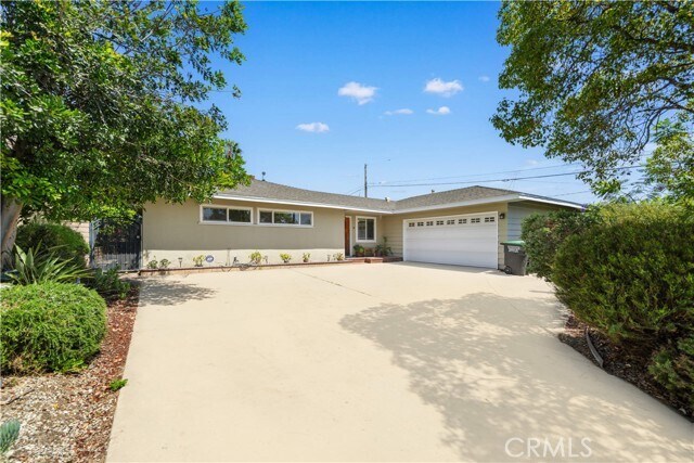 Building Photo - 1033 S Isabella Ave