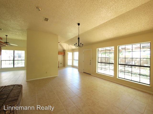 Building Photo - 405 Hogan Cir