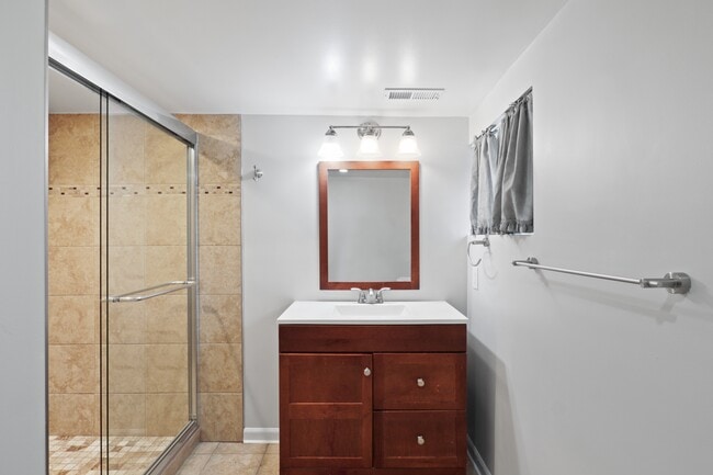 Building Photo - 209 Douglas St NE