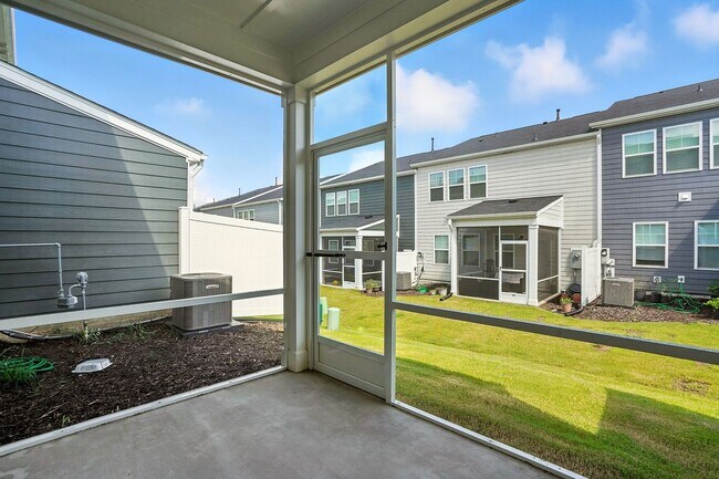 Building Photo - BRAND NEW TOWNHOME Available now, DEPOT 499 in Apex!