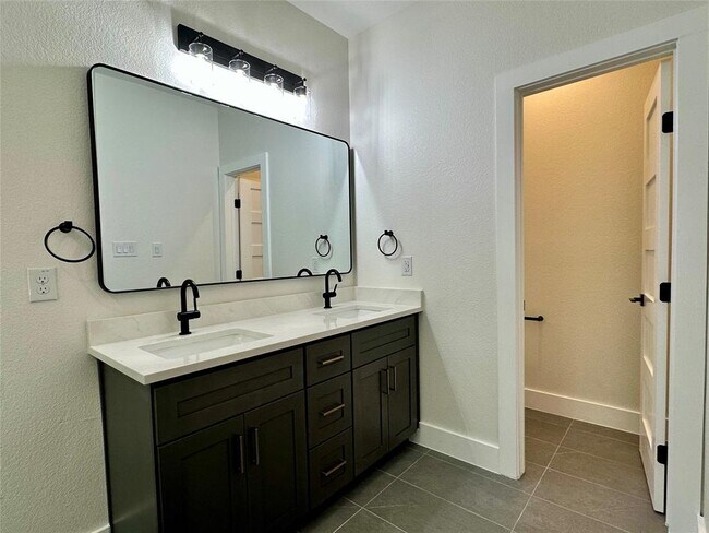 Building Photo - 15113 N Flamingo Dr