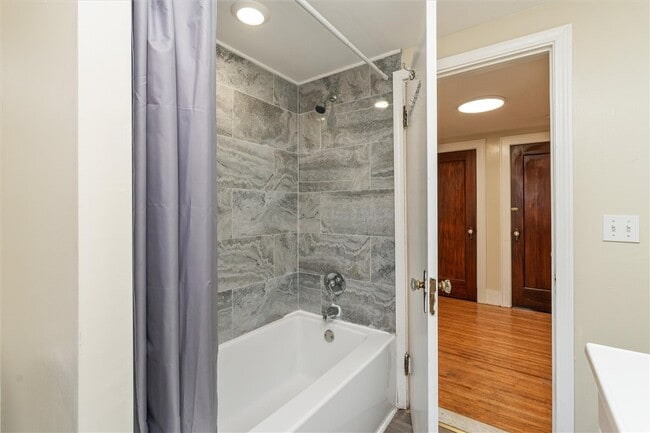 Building Photo - 425 Highland Ave