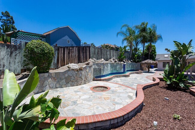 Building Photo - Spacious Entertainers Retreat in San Carlos!