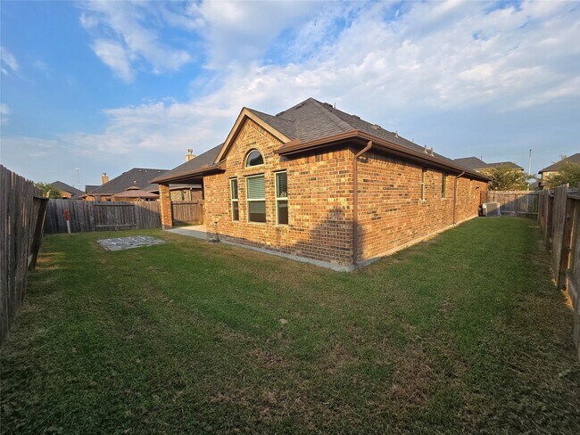 Building Photo - 511 Yellow Bullhead Ct