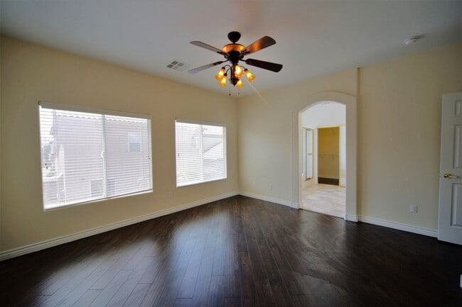 Building Photo - Gorgeous 3Bed/2Bath/2Car, 2-Story Home located in Caparola at Southern Highlands