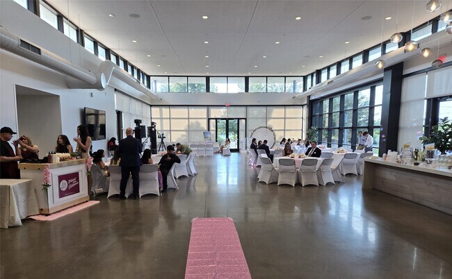 Building Photo - 18814 Cove Vista Ln