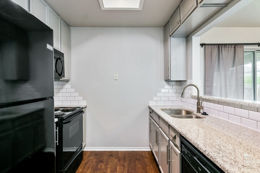 Kitchen - 7902 Morning Grove