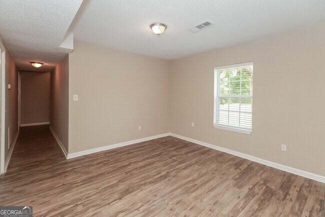 Building Photo - 719 Cherry Branch Cir