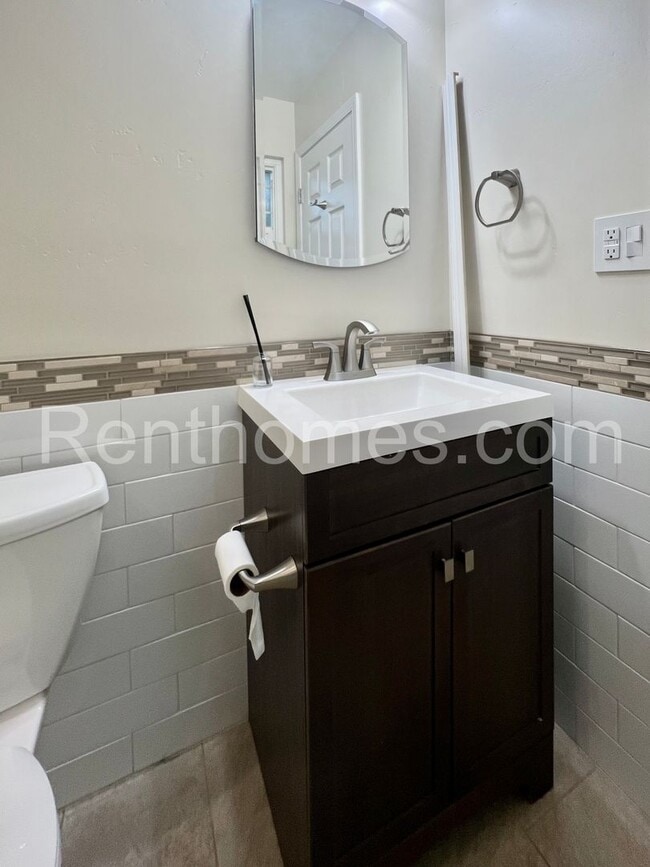 Building Photo - 4544 Jutland Dr