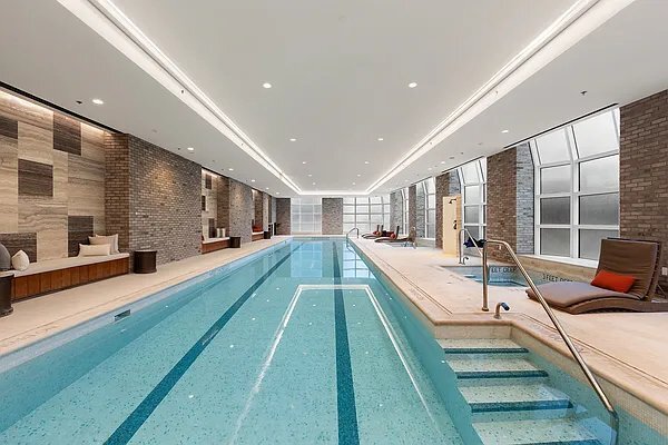 Building Photo - 515 W 18th St