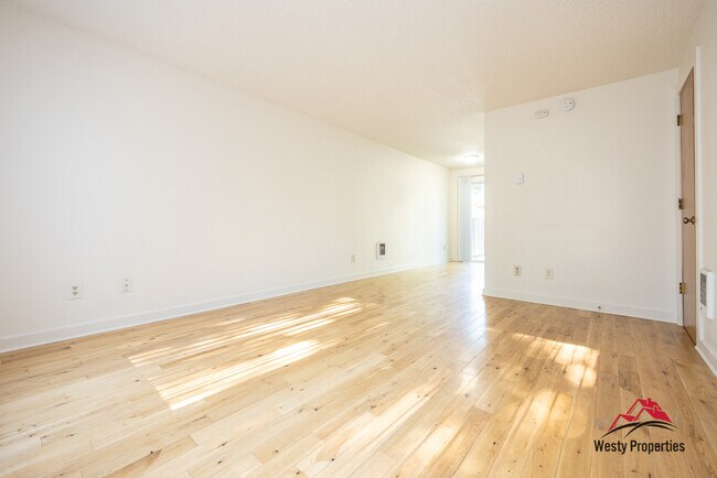 Building Photo - 5147 NE Killingsworth St