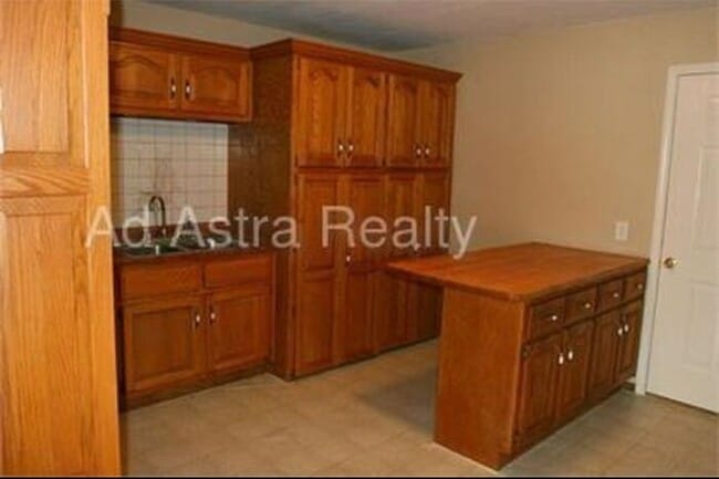 Building Photo - Updated 3 Bed 1 Bath Home in KCMO-Availabl...