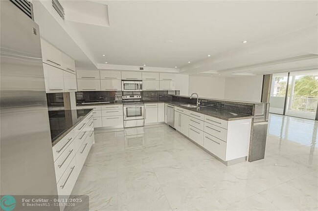 Building Photo - 468 Golden Isles Dr
