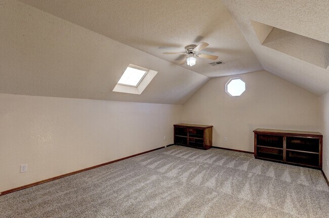 Building Photo - 4 bed, 2 bath home in Edmond