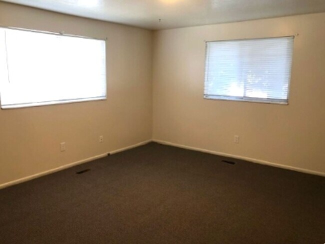 Building Photo - 2342 S 600 E