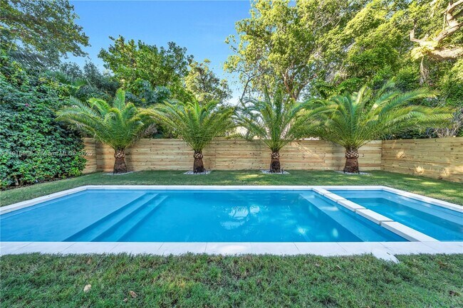 Building Photo - 34 SW 26th Rd