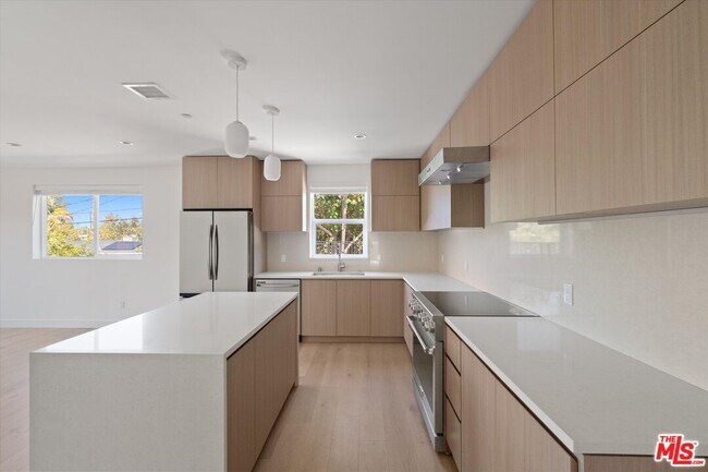 Building Photo - 15211 Morrison St