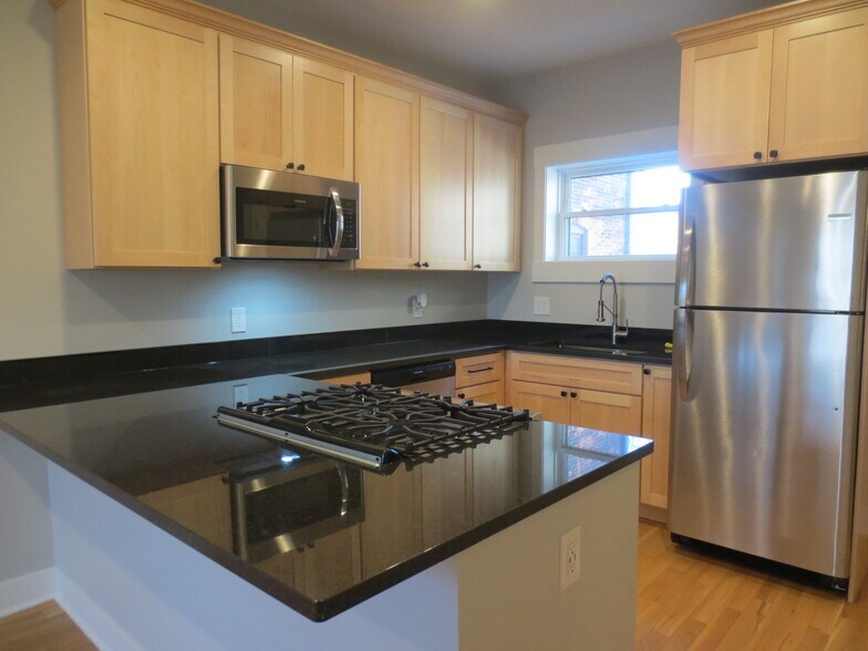 Primary Photo - 1782 W 44th St