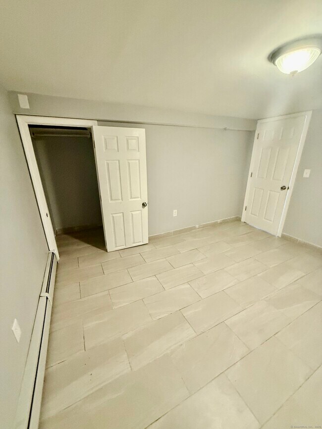 Building Photo - 44 Haddam St