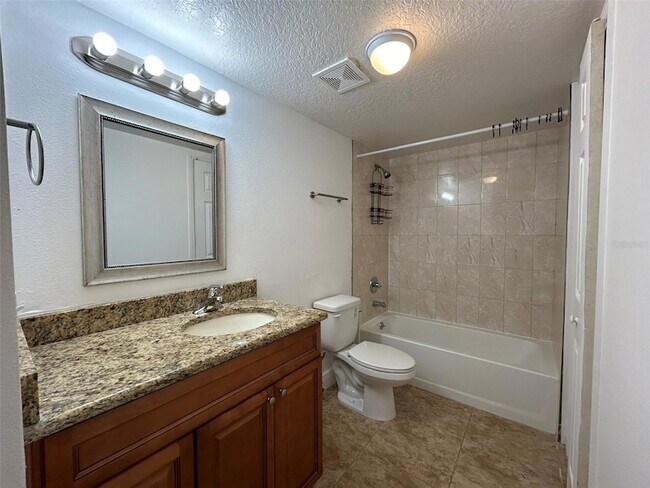 Building Photo - 220 Riverbend Dr