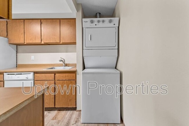 Building Photo - 250 Cervantes Cir