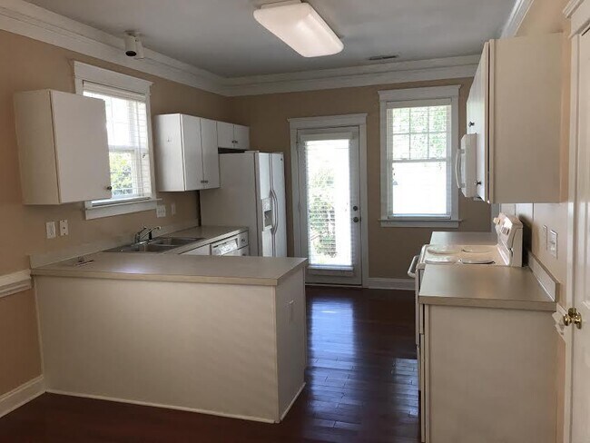 Building Photo - Cute home located in Ballantyne!