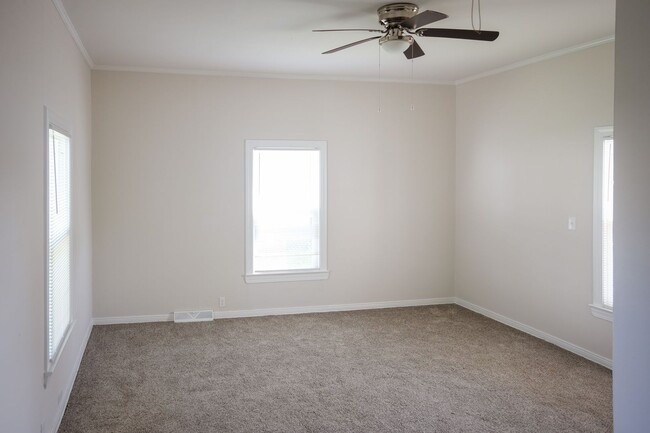 Building Photo - 7 Welch St