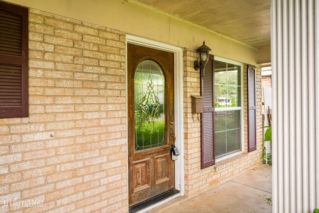 Building Photo - 2020 Clover Ln