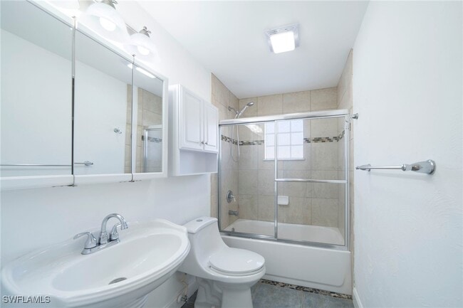 Building Photo - 4916 Viceroy St