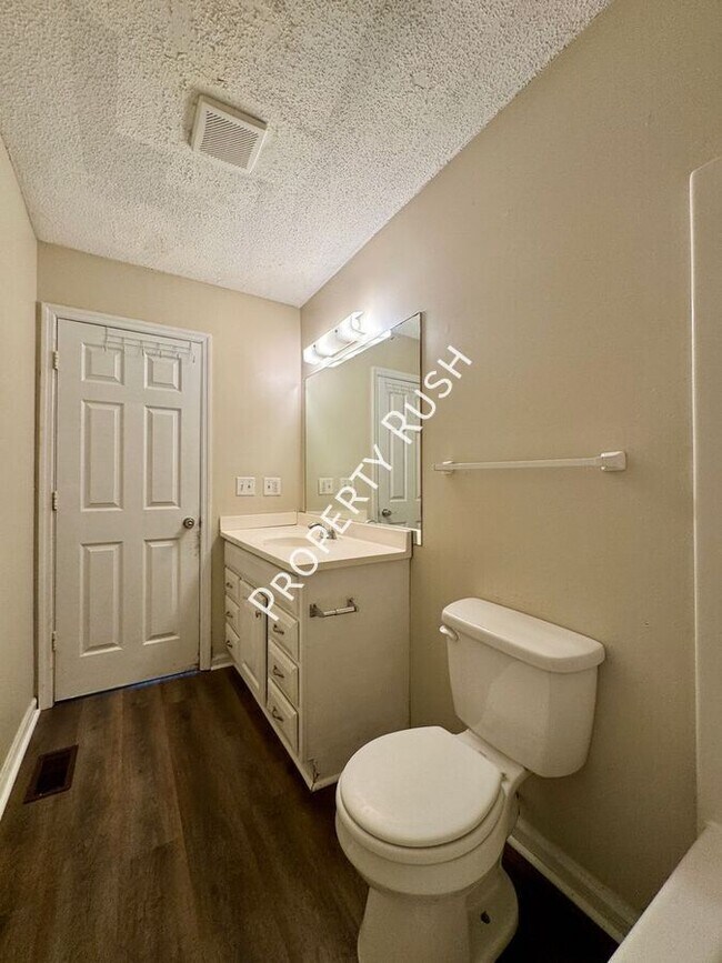 Building Photo - 4320 Ohls Ave