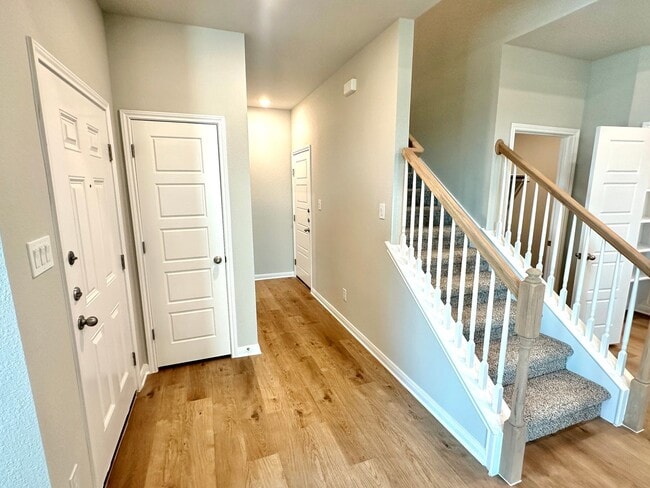 Building Photo - Luxury 2-Story, 4-Bed/ 2.5-Bath Duplex in ...