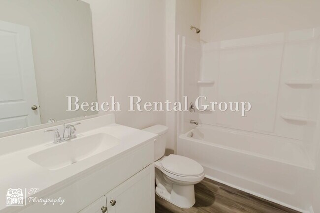 Building Photo - Modern Features, Classic Comfort!