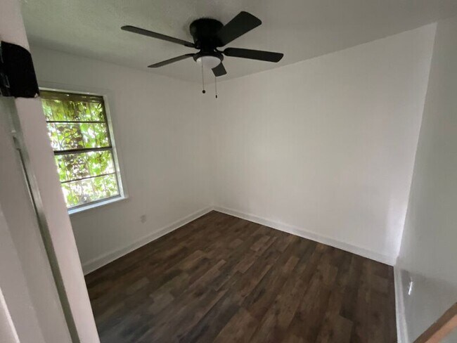 Building Photo - 2843 Comfort St