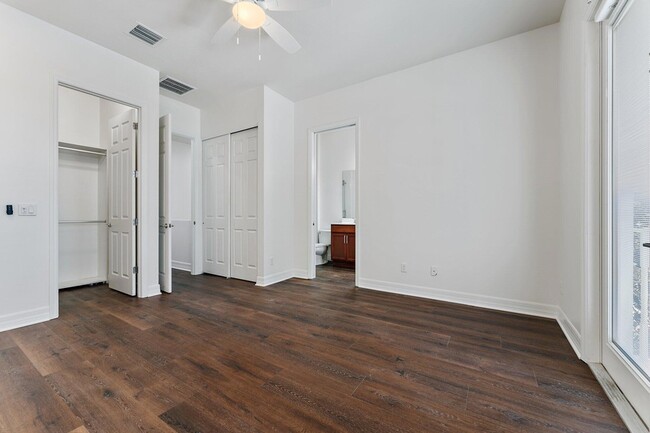 Building Photo - 1130 Sweet Hill Dr