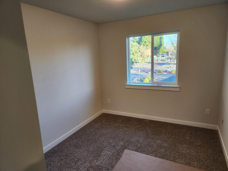 Building Photo - 4099 Brooks Ave NE
