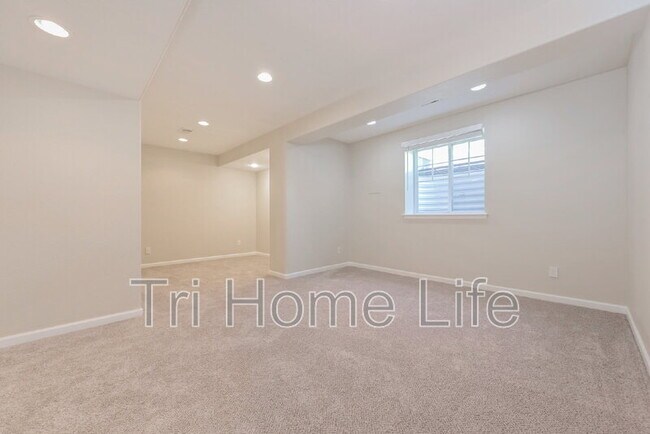 Building Photo - 22137 E Irish Dr