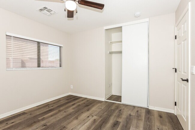 Building Photo - 11462 E Quarry Ave