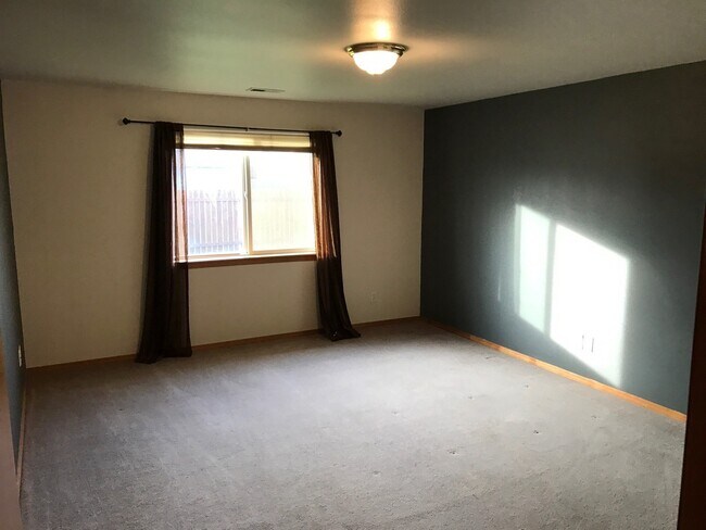 Building Photo - 56 Talon Loop