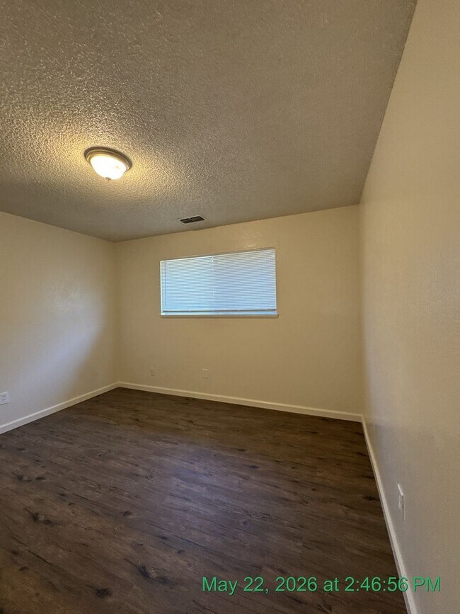 Building Photo - 1566