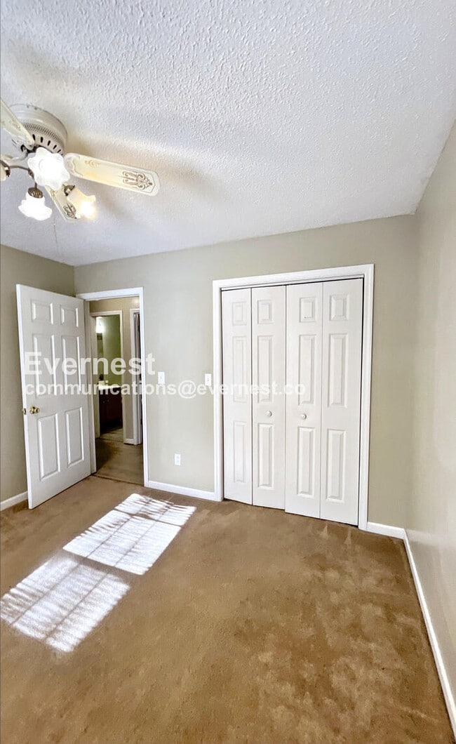 Building Photo - 4911 Hunter Village Dr