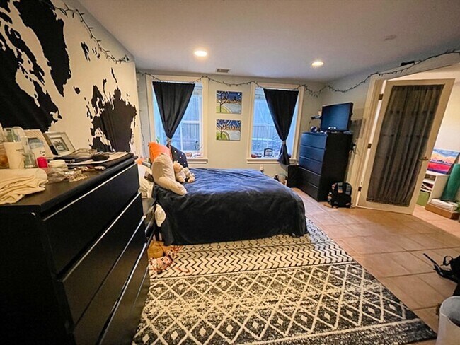 Building Photo - 57 Dwight St