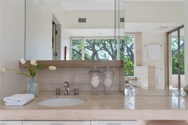 Building Photo - 1436 Summitridge Dr