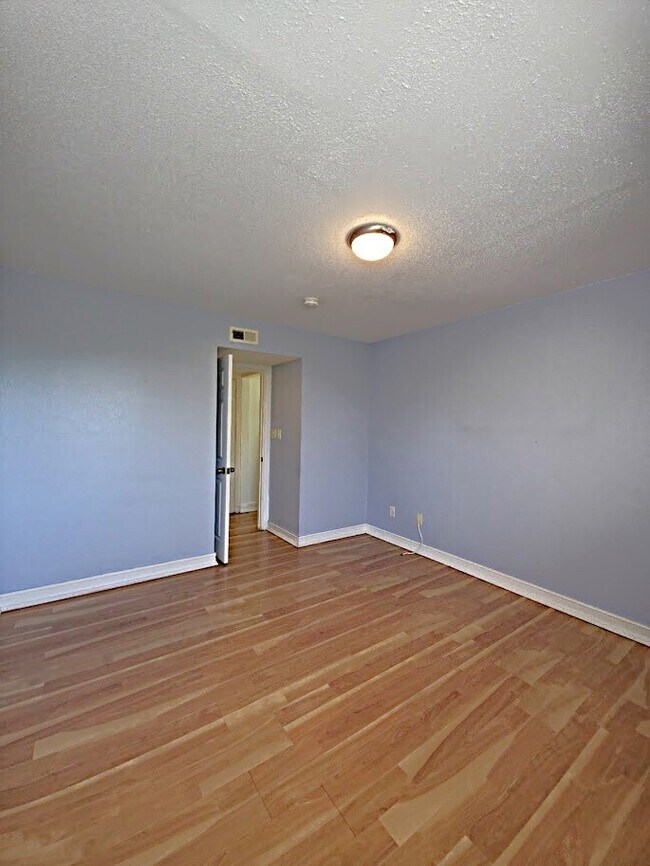 Building Photo - Beautiful 1 Bedroom + Den at Village Creek